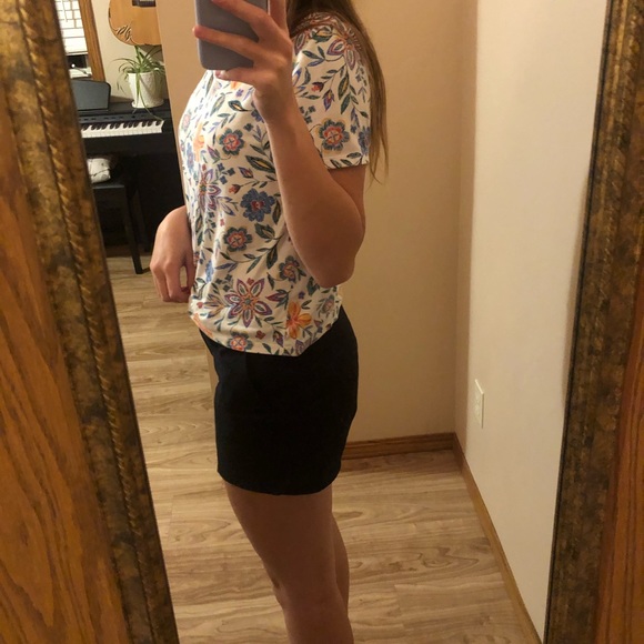 Old navy black shorts - Picture 2 of 4